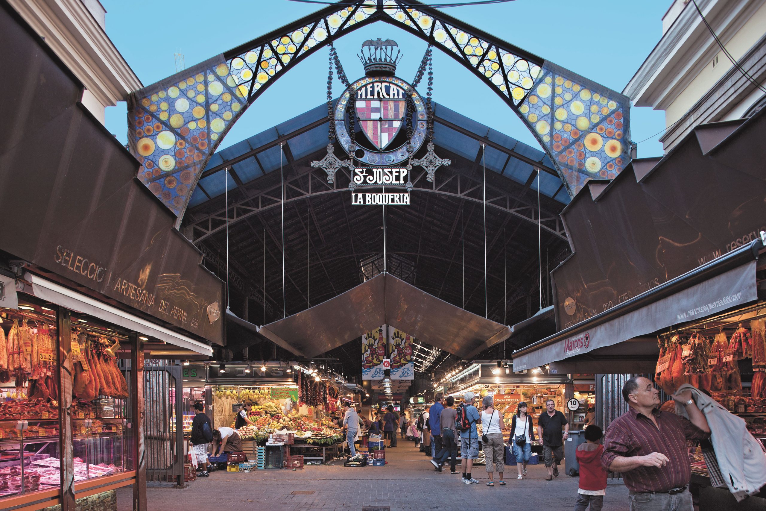 Puestos del Mercado de La Boquería de Barcelona