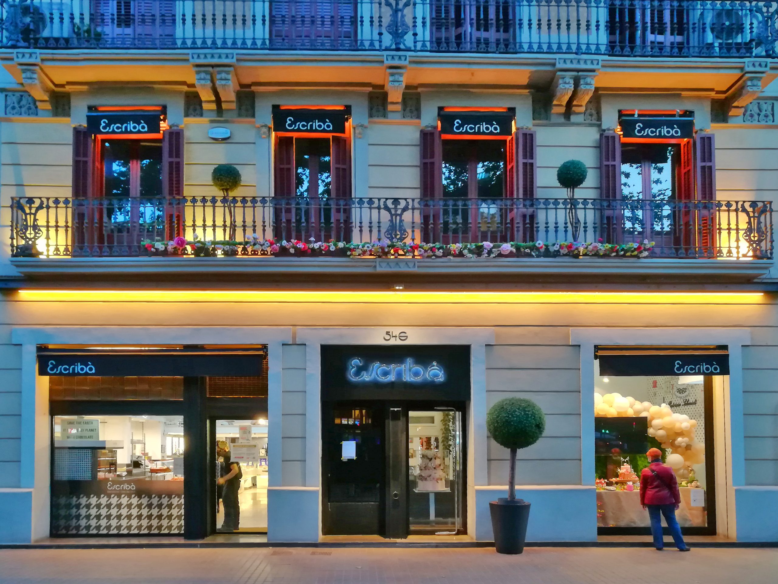 Fachada modernista de la Pastelería Escribà en Barcelona